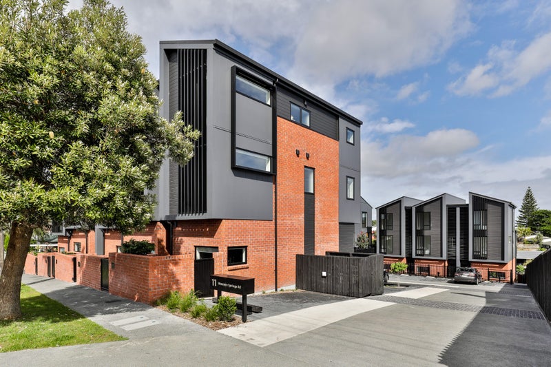 10/11 Western Springs Road, Morningside, Auckland - Carousel 2