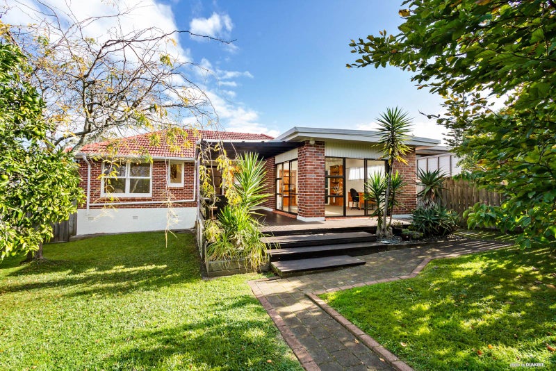 10 Rosamund Avenue, New Windsor, Auckland - Carousel 2