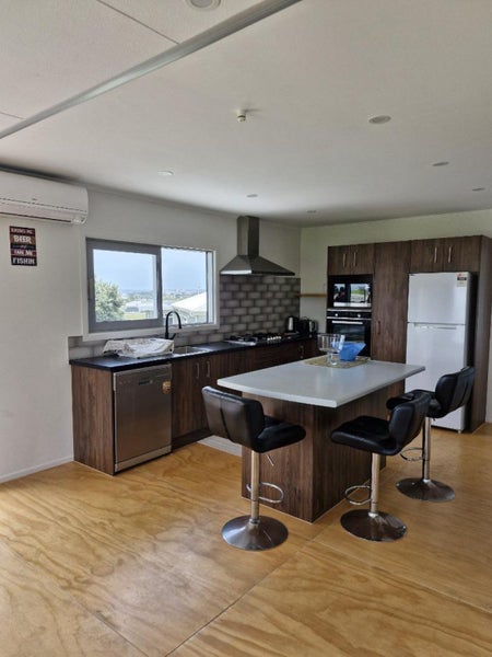 11A Catherine Crescent, Moturoa, New Plymouth - Carousel 2