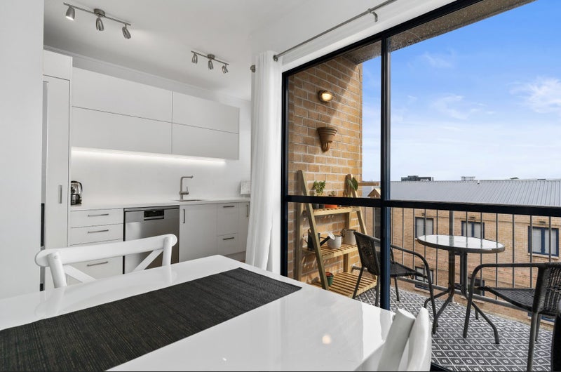 4A/40 Charlotte Street, Eden Terrace, Auckland - Carousel 1