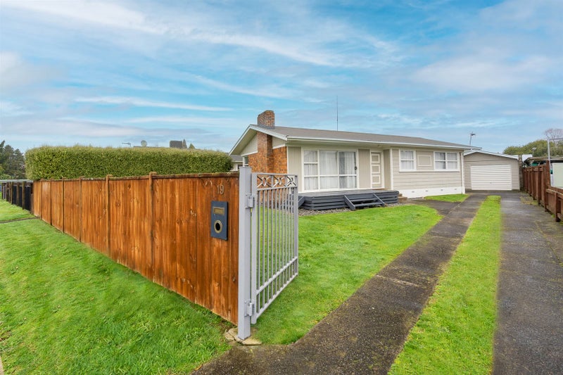 19 Raymond Street, Fairview Downs, Hamilton - Carousel 1