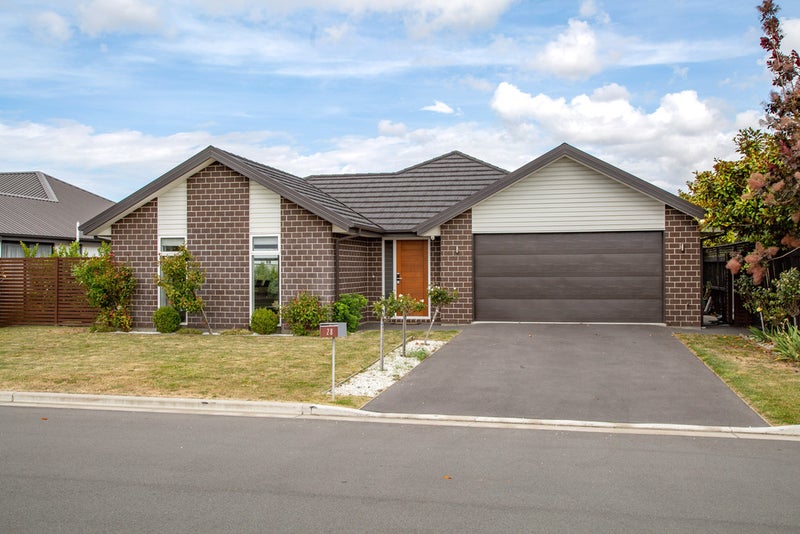 28 Stallion Avenue, Aidanfield, Christchurch - Carousel 1