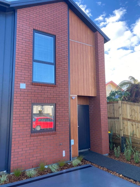 8/13 Palmerston Street, Hamilton Central, Hamilton - Carousel 1