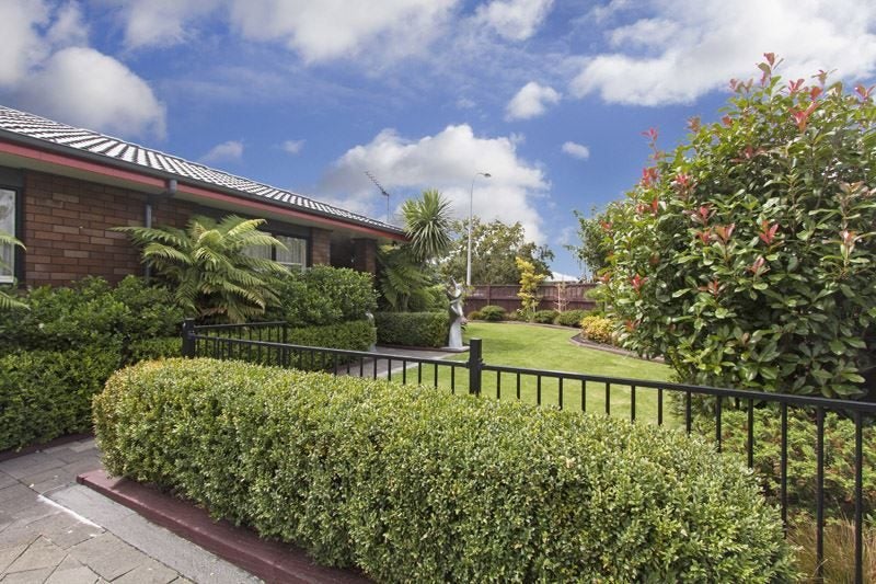 1 Sheffield Place, Botany Downs, Auckland - Carousel 2