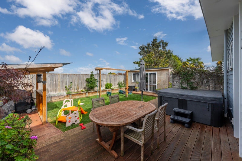 112 Clarence Cox Crescent, Pirimai, Napier - Carousel 1