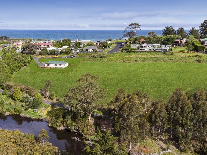 21 Copeland Street, Brighton, Dunedin - Carousel 1