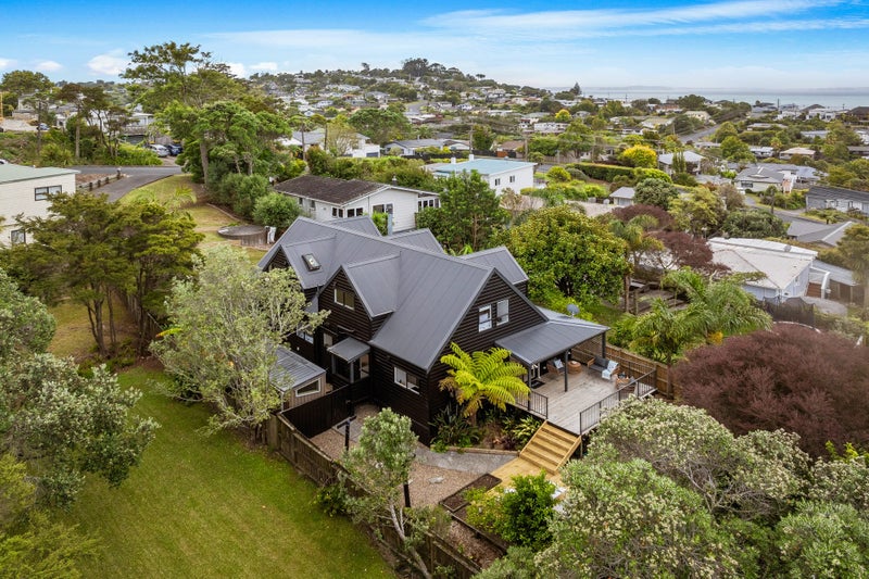 6 Elliston Crescent, Stanmore Bay, Whangaparaoa - Carousel 1