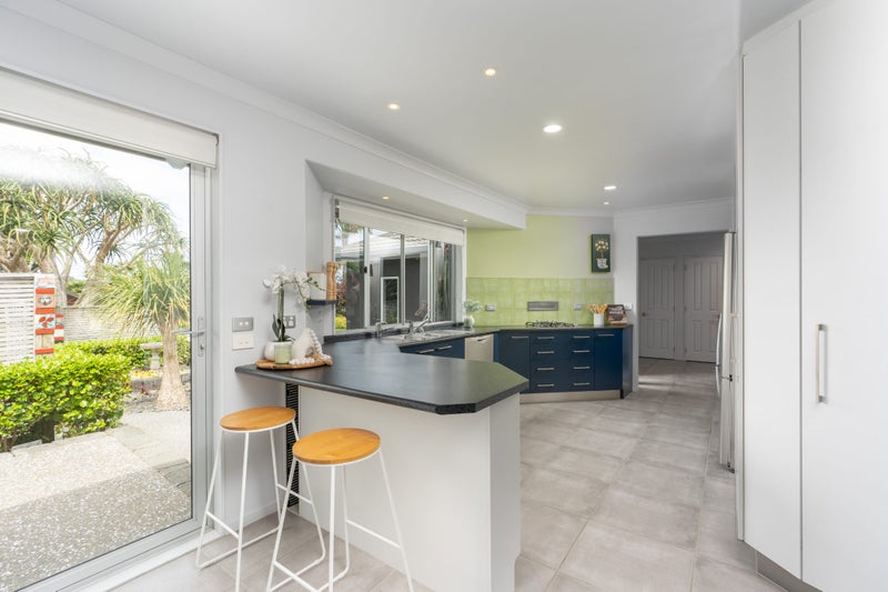 6 Conifer Grove, Kamo, Whangarei - Carousel 2