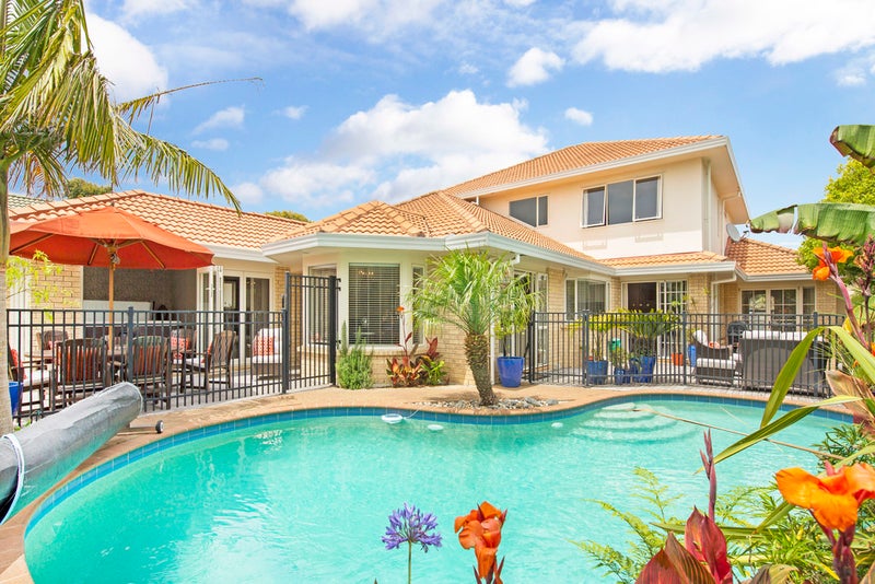 20 Jane Eyre Drive, Somerville, Auckland - Carousel 1