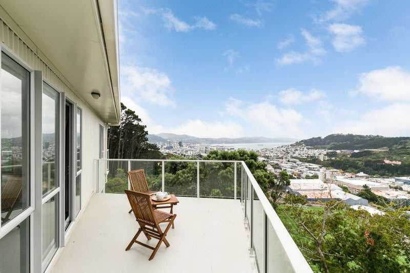 2B Pearce Street, Vogeltown, Wellington - Carousel 1