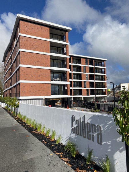 207/2 Grahame Breed Drive, Three Kings, Auckland - Carousel 2