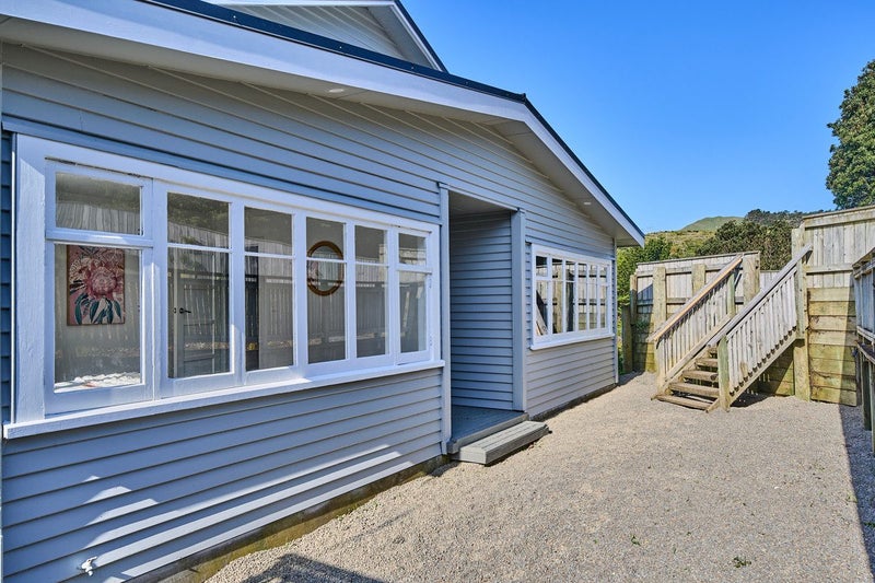 143 Sievers Grove, Cannons Creek, Porirua - Carousel 1