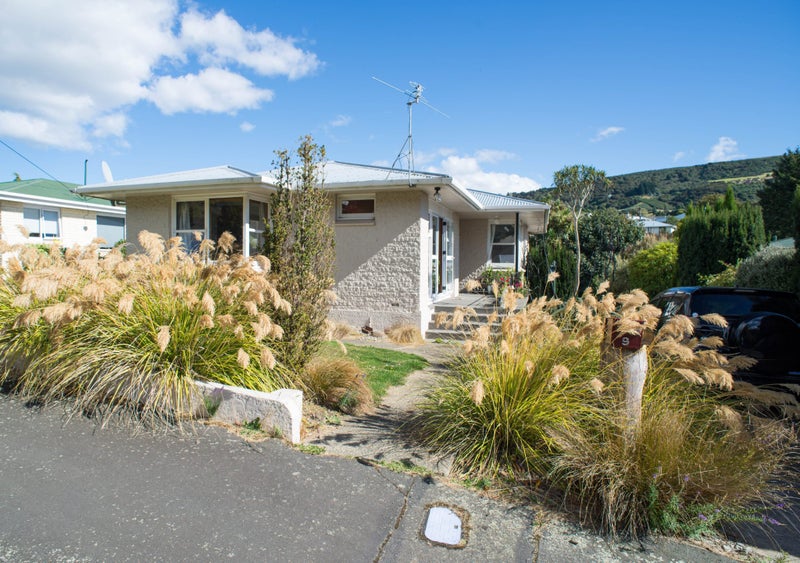9 Jason Street, Helensburgh, Dunedin - Carousel 1