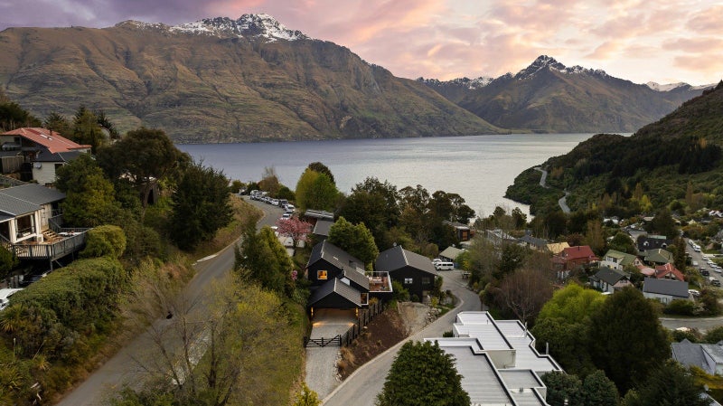 12 MacKinnon Terrace, Sunshine Bay, Queenstown - Carousel 38