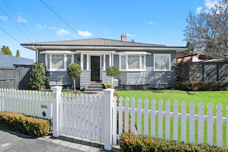 11 Masons Avenue, Hamilton East, Hamilton - Carousel 1