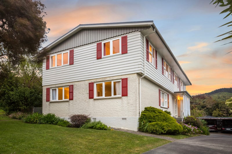 24 St Edmund Crescent, Tawa, Wellington - Carousel 1