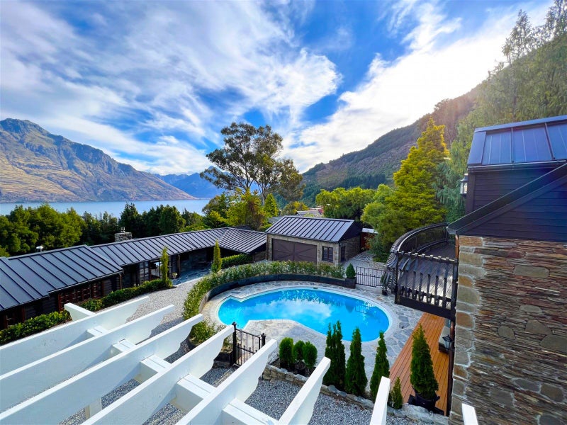 85 Arawata Terrace, Sunshine Bay, Queenstown - Carousel 1