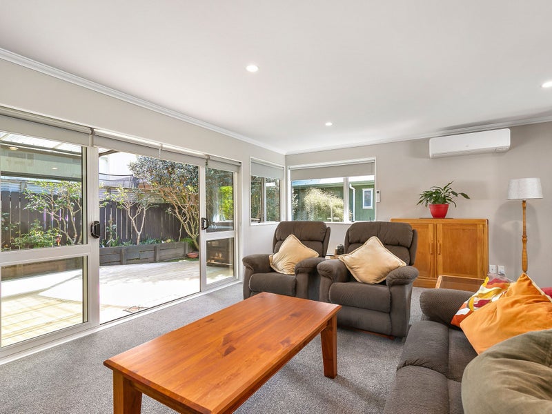 63 Larsen Crescent, Tawa, Wellington - Carousel 2