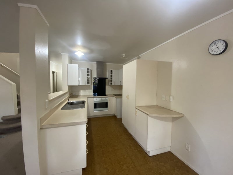 34 Silkwood Grove, Totara Heights, Auckland - Carousel 2