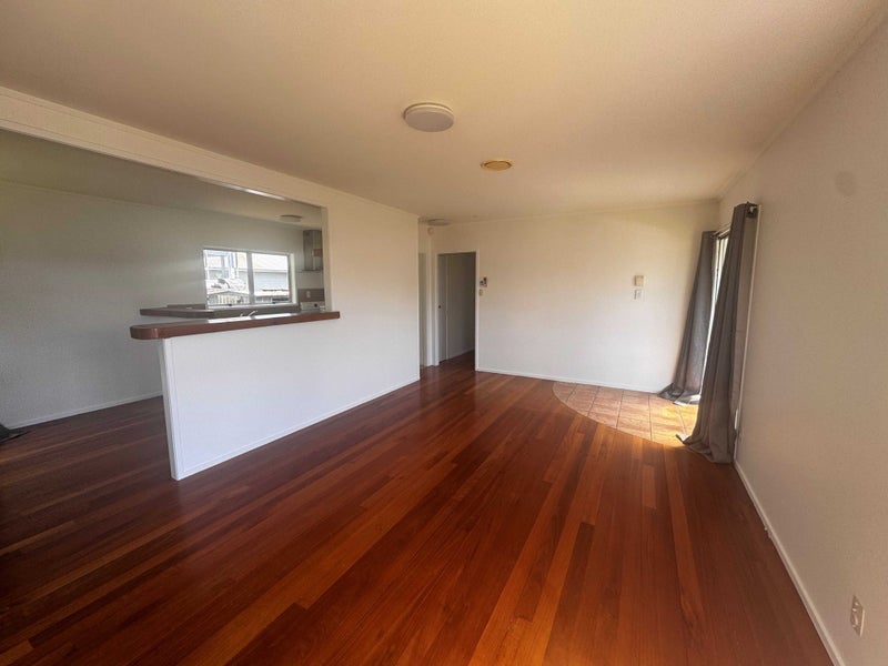 5 Leatham Crescent, Opaheke, Papakura - Carousel 2