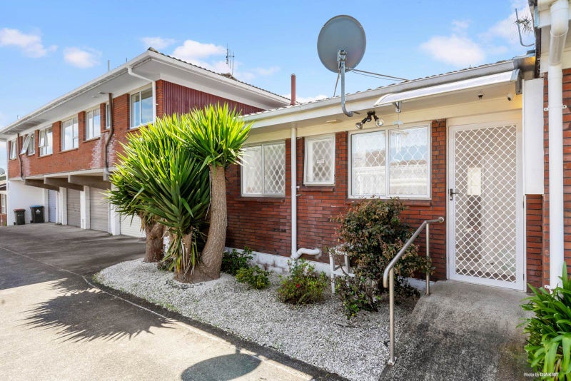 2/17 Kingsway Avenue, Sandringham, Auckland - Carousel 1