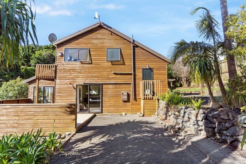 29 Ewhurst Place, Goodwood Heights, Auckland - Carousel 2
