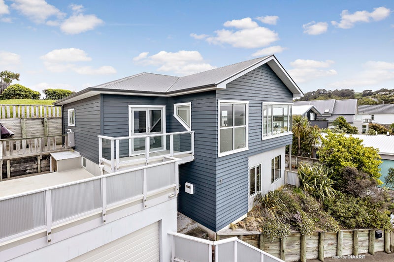 21 Napier Street, Karaka Bays, Wellington - Carousel 1