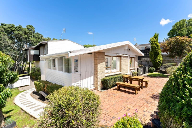 2/22 Lush Avenue, St Johns, Auckland - Carousel 1