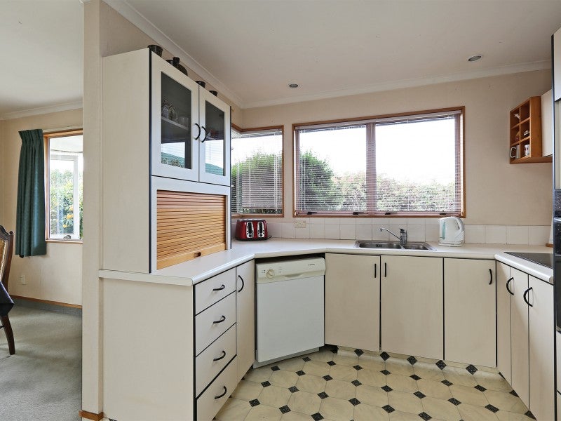 6 Gresham Place, Taradale, Napier - Carousel 2