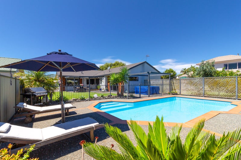 21 Kensington Drive, Taradale, Napier - Carousel 2