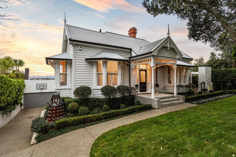 71 Marine Parade, Herne Bay, Auckland - Carousel 1