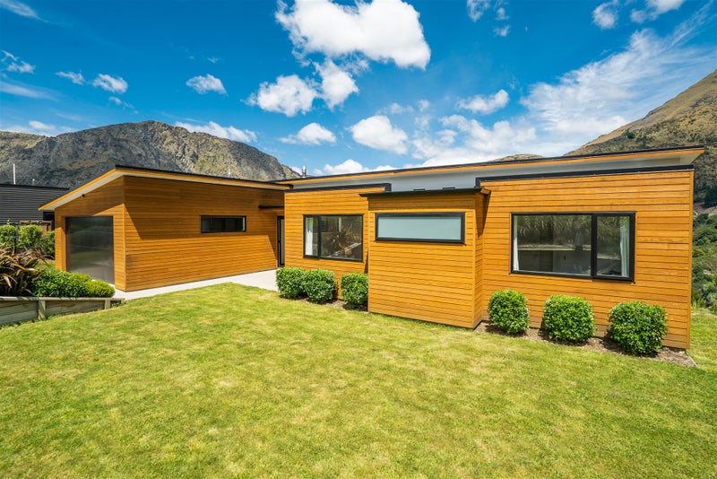 1 McQueen Place, Arthurs Point, Queenstown - Carousel 1