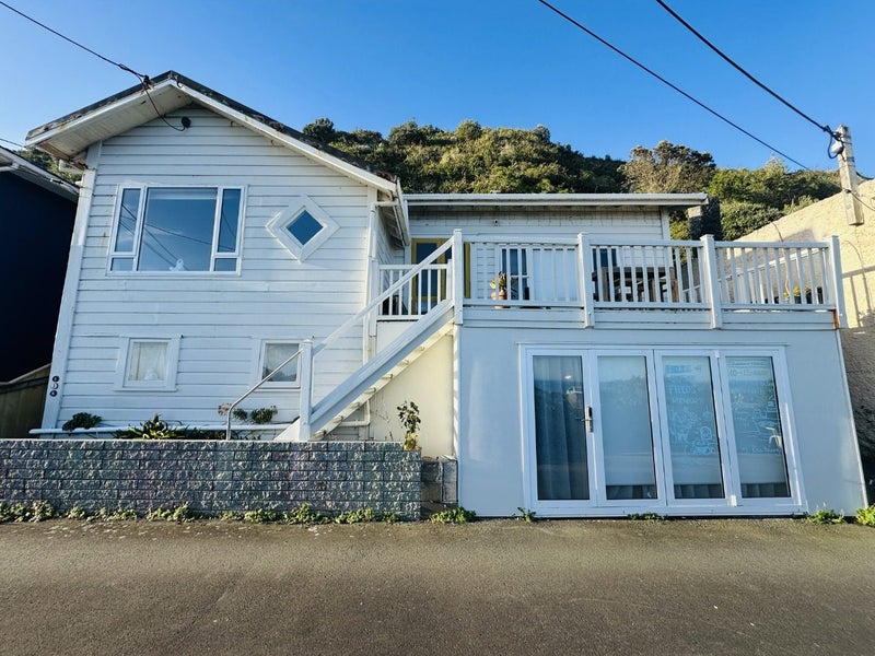 438 The Esplanade, Island Bay, Wellington - Carousel 19