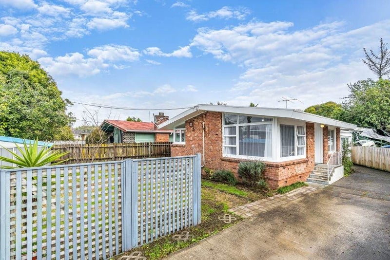 1/43 Northcote Road, Hillcrest, Auckland - Carousel 1