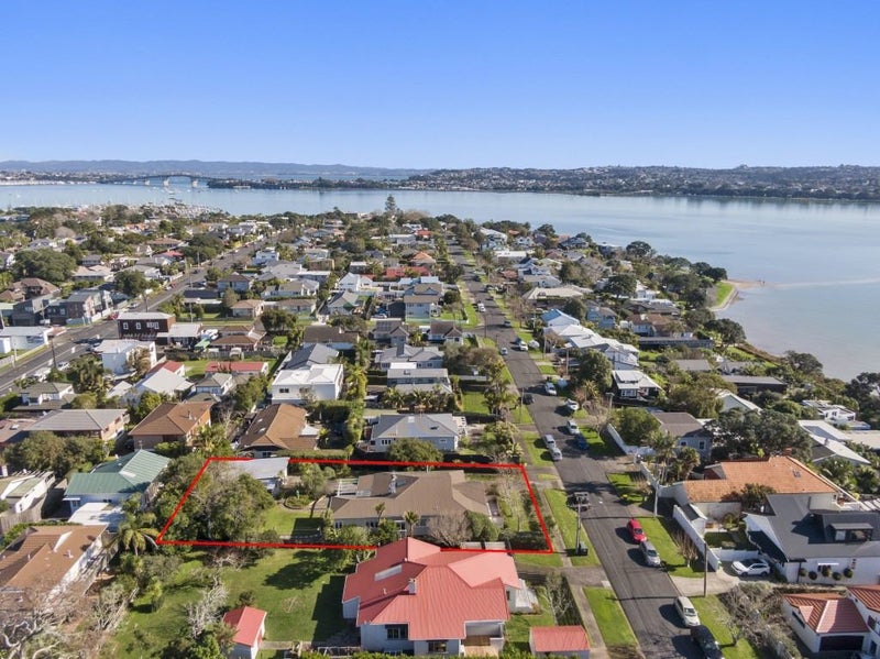 50 Beresford Street, Bayswater, Auckland - Carousel 19