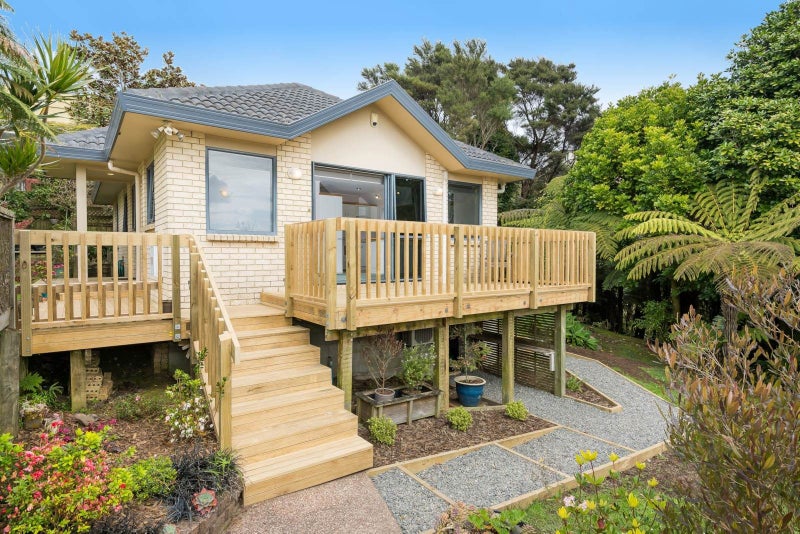 11 Canary Place, Unsworth Heights, Auckland - Carousel 1