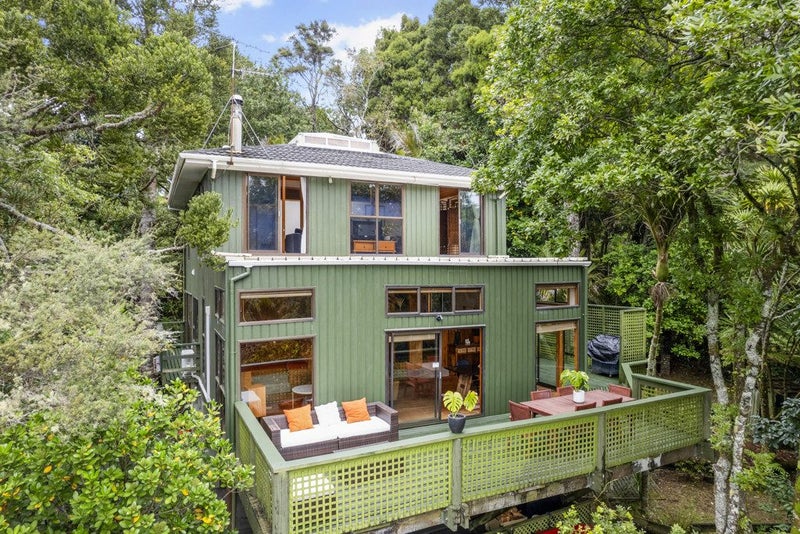 18 Tinopai Road, Titirangi, Auckland - Carousel 1