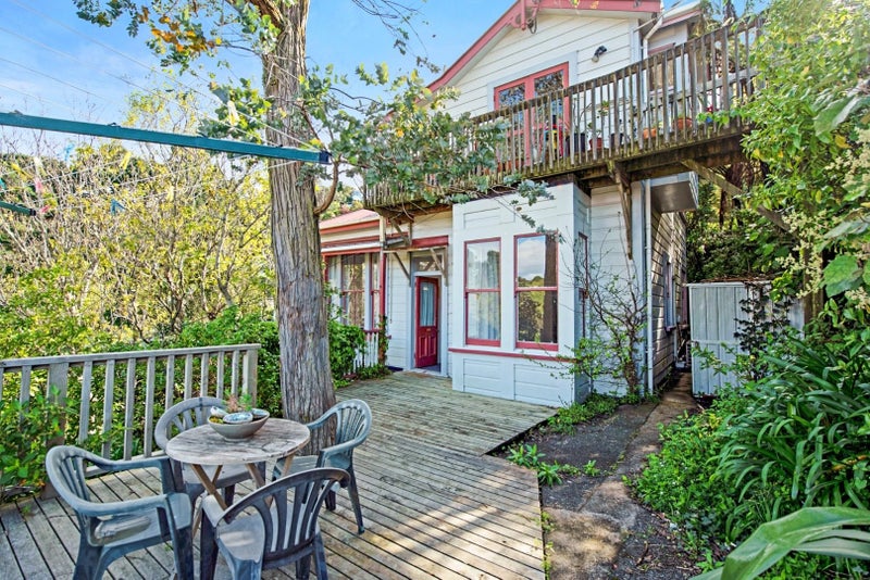 15 Mortimer Terrace, Aro Valley, Wellington - Carousel 1