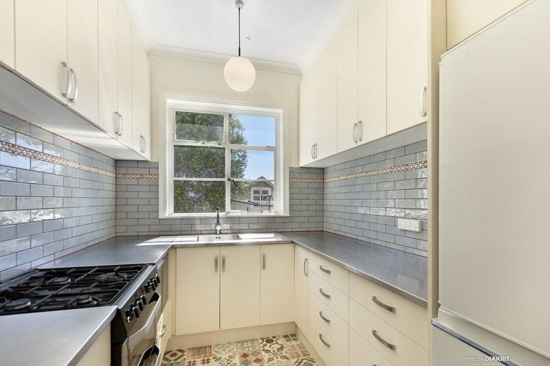 11G Hawker Street, Mount Victoria, Wellington - Carousel 2