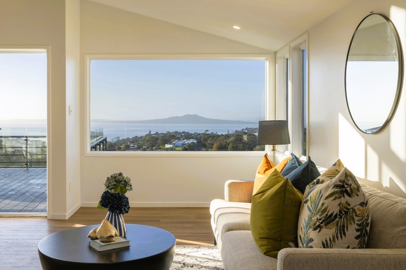 94 Knights Road, Rothesay Bay, Auckland - Carousel 1