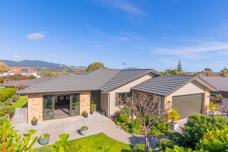 6 Simpson Crescent, Raumati Beach, Paraparaumu - Carousel 1
