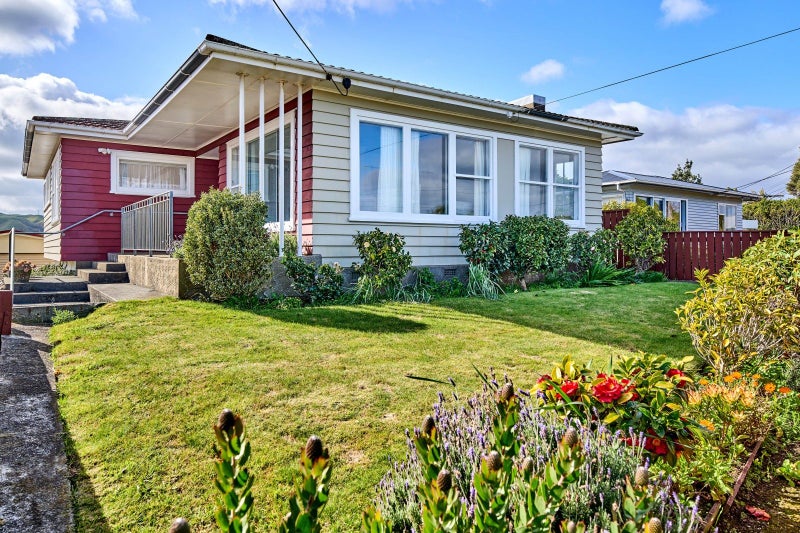 10 Walker Avenue, Paremata, Porirua - Carousel 1