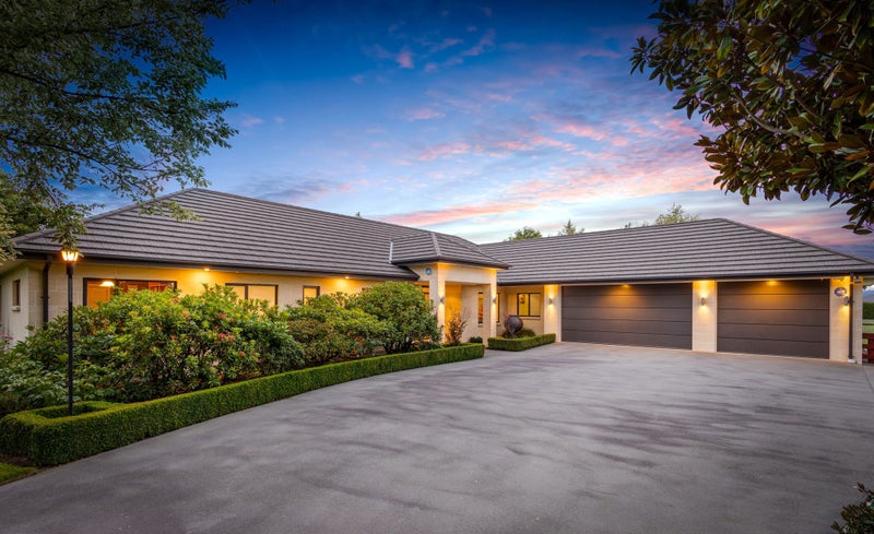 20 Kingcraft Drive, Christchurch - Carousel 1