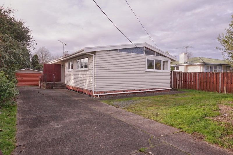 22 Tonar Street, Northcote, Auckland - Carousel 1