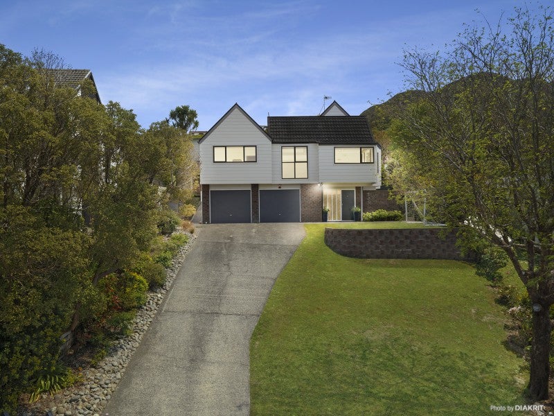 6 Malda Grove, Khandallah, Wellington - Carousel 1
