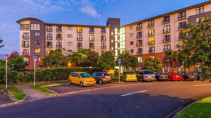 3H/10 Crown Lynn Place, New Lynn, Auckland - Carousel 1