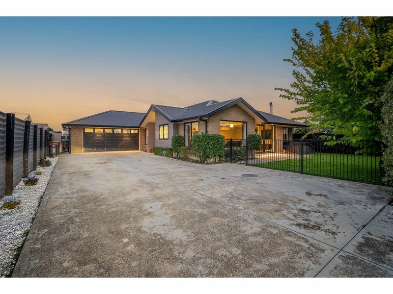 9 Charles Street, Grasmere, Invercargill - Carousel 1