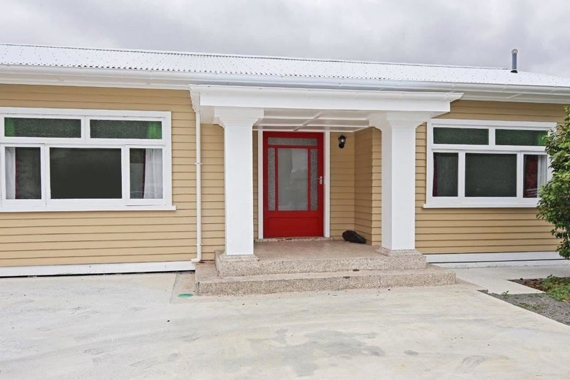 512 Eastbourne Street East, Hastings, Hastings - Carousel 1