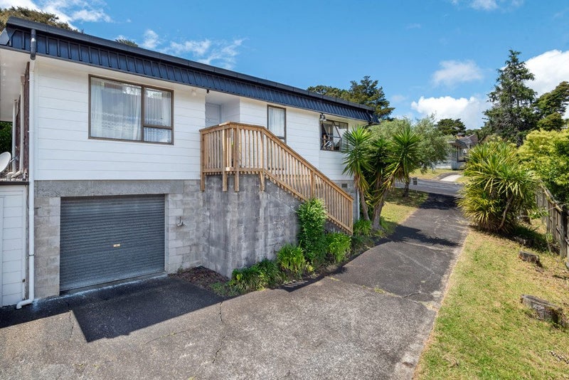 1/4 Tusac Place, Tōtara Vale, Auckland - Carousel 1