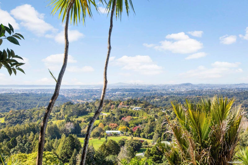 848 West Coast Road, Waiatarua, Auckland - Carousel 1